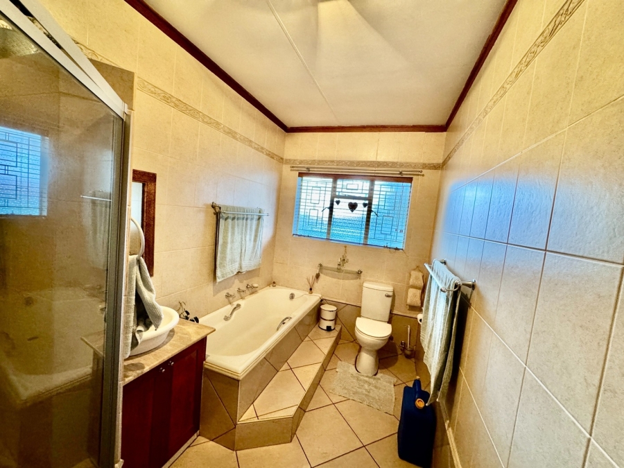 5 Bedroom Property for Sale in Van Der Hoff Park North West